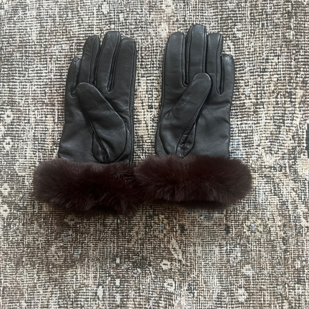 Women’s Black Leather Gloves with Brown Fur Cuff